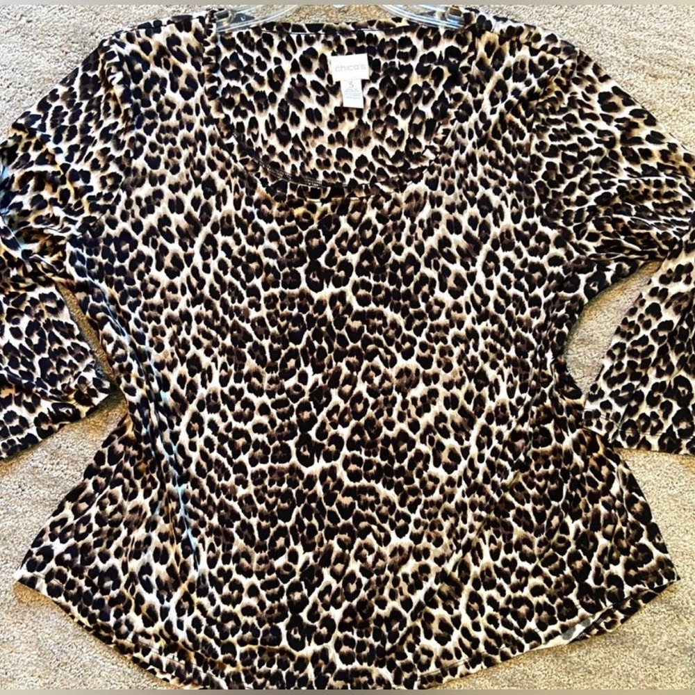 EUC Chico’s Animal Print Top 3/4 Sleeve with Round Neckline 🌼